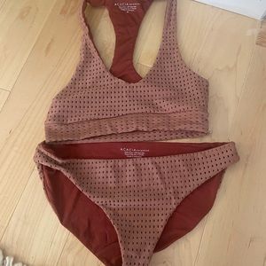 Acacia mesh set maroon